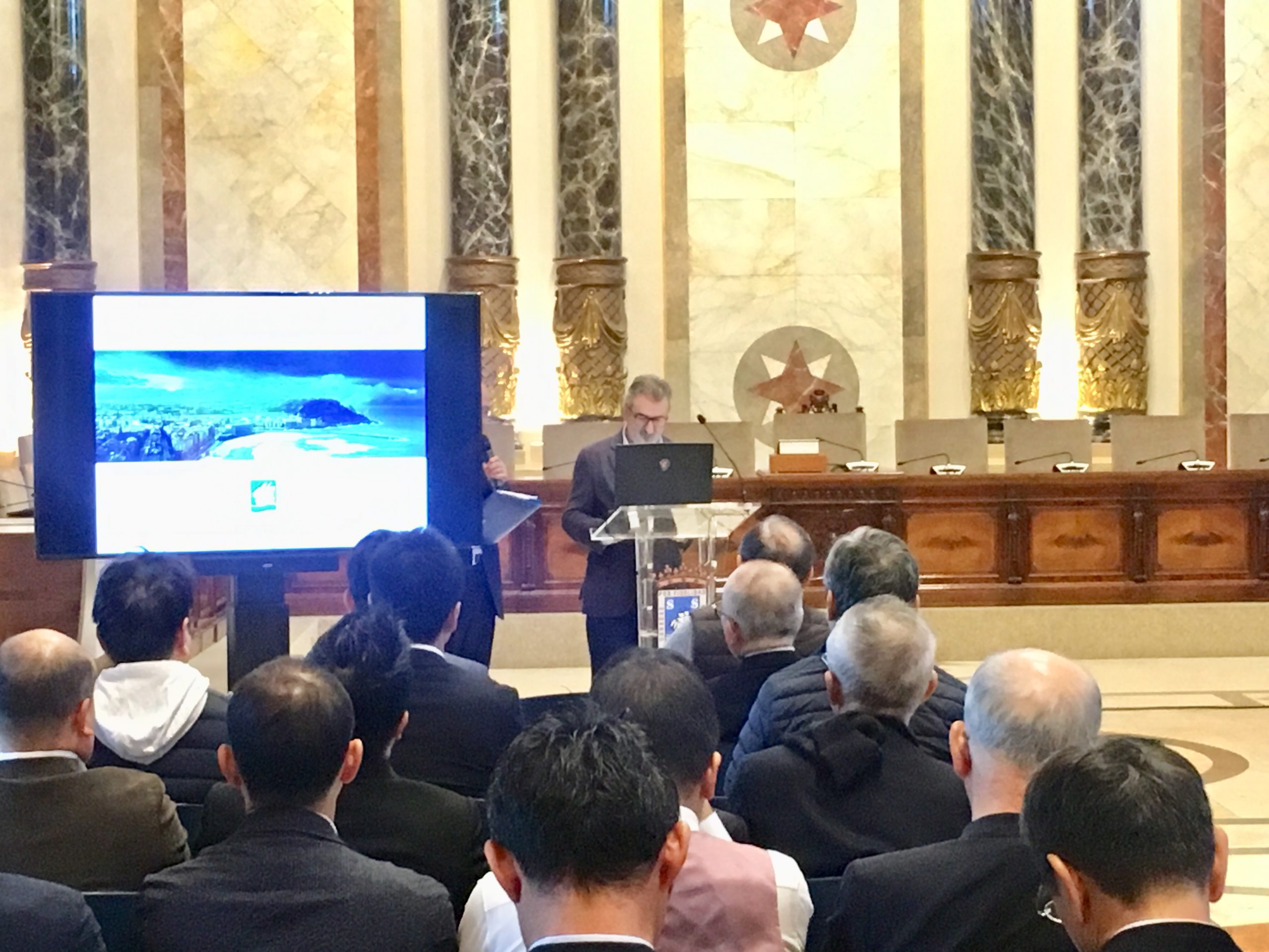 Una delegación japonesa visita Donostia /  San Sebastián para conocer la evolución de la ciudad